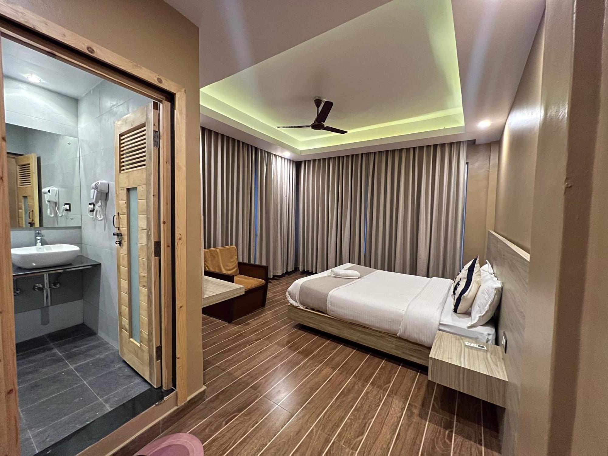 Pokhara Backpackers Hostel Ngoại thất bức ảnh
