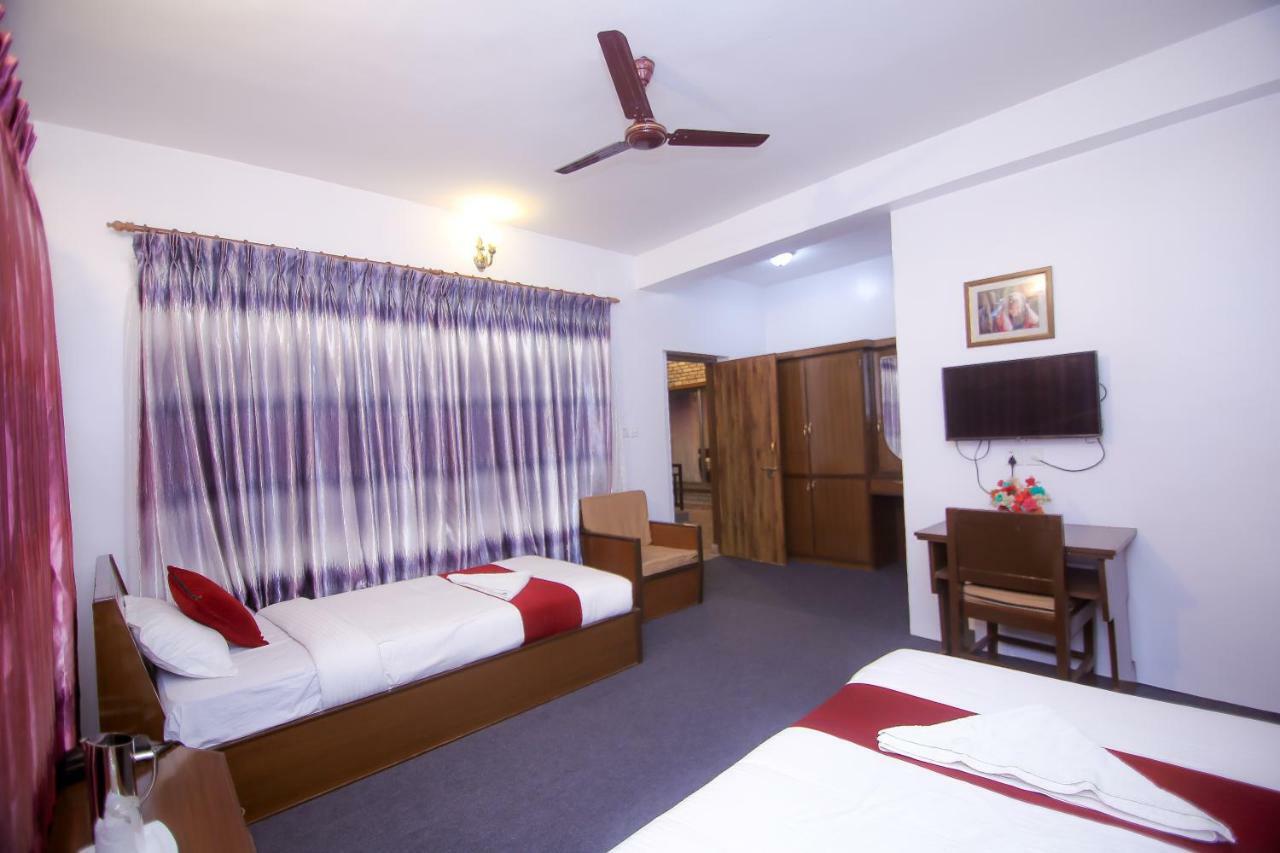 Pokhara Backpackers Hostel Ngoại thất bức ảnh