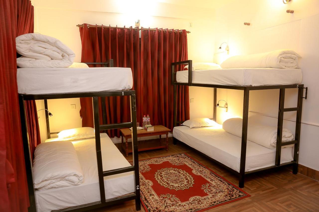 Pokhara Backpackers Hostel Ngoại thất bức ảnh
